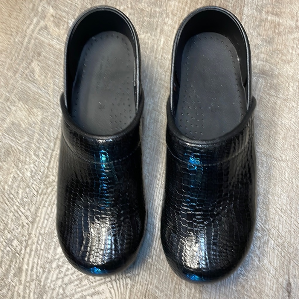 Sanita size 38 clogs